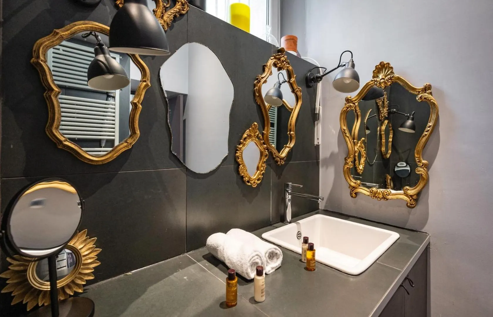 Apartment Veeve - Haut Marais Glam Paris France